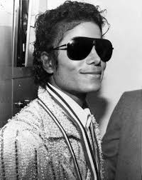Michael Jackson ↔ my dream lover man!!! That grin.... the shades....  everything about him!!! ✓ Yeeesssssss! Perfectomundo!!!! *swoon*