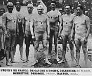 Maillots de bain, peignoirs, ballons, buts et bonnets de water polo. Robert Desmettre Wikipedia