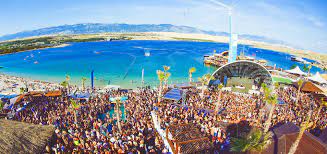 Der partyclub las vegas liegt direkt am strand. Der Strand Von Zrce In Kroatien Unser Club Und Festival Guide Festicket Magazine