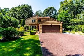 11 Cora, Hampton Bays, NY 11946