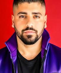 Jo Cohen's Instagram, Twitter & Facebook