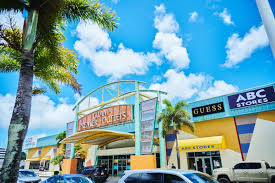 グアムのアウトレットは税金がない？服が安い？各店舗も解説 | & Guam（アンドグアム）