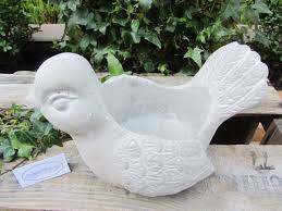Gartendeko beton deko garten in straakirchen innereskind. Blumentopf Vogeltranke Vogel Steinguss Beton Grau Weiss Deko Garten Landhausstil Shabby Vintage Ambienteschmiede