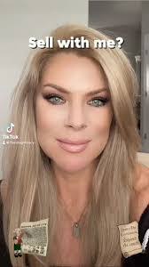 Tracy Ferris's Instagram, Twitter & Facebook