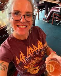 Cindy Holcomb's Instagram, Twitter & Facebook