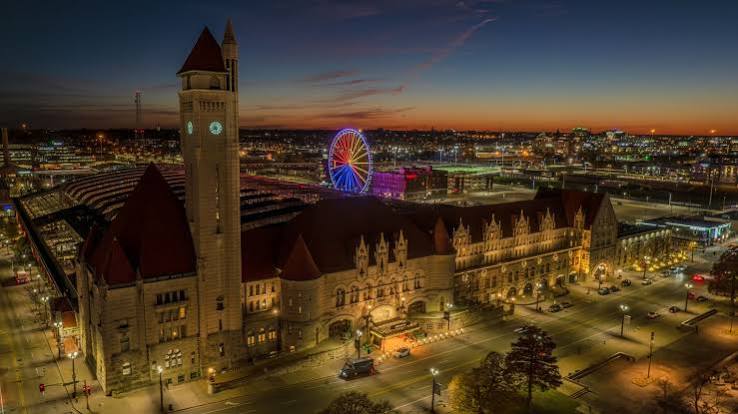 Explore St Louis Union Station for History and Entertainment