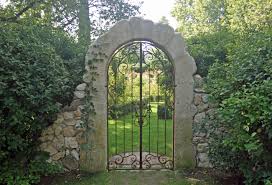 Fabrication Sur Mesure D Une Voute En Pierre De Taille Par L Artisan Alain Bidal Tailleur De Pierre Arcade En Pierre Parement Pierre Exterieur Arche Jardin
