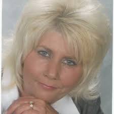 Who is the best geometric pattern and line work tattoo artist around?