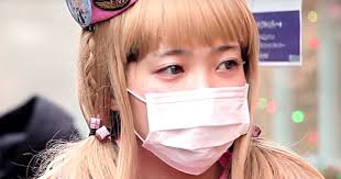 Au japon et dans certains autres pays asiatiques, les gens portent ces masques pour diverses raisons. La Folie Du Masque Chirurgical Au Japon
