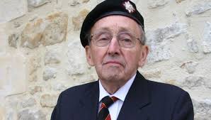 Dans le Calvados, Creully-sur-Seulles veut faire réaliser le buste du  vétéran Cécil Newton