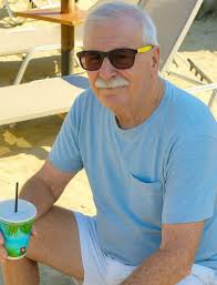 Hello 75 yrs old, I'm from London🇬🇧 Single ready to travel to any country