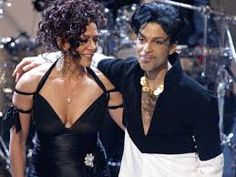 So begins sheila e.'s concert. Sheila E Disapproves Of Prince Hologram Pitchfork