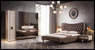 Geometrik duvar boyası sayesinde 2020 dekorasyon trendlerini hayata geçirmenizi sağlayacak renklere duvarlarınızda yer verebilirsiniz. Yatak Odasi Renkleri 2020 Yatak Odasi Hangi Renk Olmali