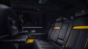 With an extra kick of power and an automatic transmission that holds onto gears longer than on the regular model, the cullinan black badge is the more engaging. Black Badge Cullinan