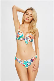 Costumul de baie este format din doua piese, sutien si chilot. Triumph Costum De Baie Elegant Twist