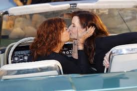 Geena davis, susan sarandon and callie khouri attened cinespia's thelma & louise 30th anniversary screening at the greek theatre. Uf2hg5iogpqkam