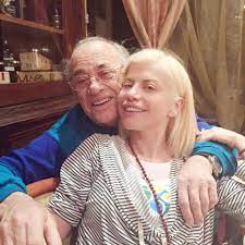 Imaginea a fost postata pe pagina de facebook loredana groza. Loredana Groza O Cina Perfecta Nu Poate Fi Decat Cu Tata Langa Mine Mi Am Luat Ingerul Pazitor In Turneu Sweet Night L Facebook