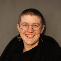 300+ perfiles de «Vangel»