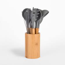 Set premium de utensilios de cocina fabricados en silicona y madera. Set De 8 Utensilios De Cocina Con Porta Utensilios En Bambu Y Silicona Yema