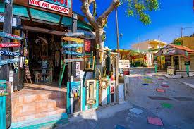 Μάταλα) is a small coastal village 75km southwest of heraklion belonging to the heraklion prefecture. Besucht Das Hippiedorf Matala Auf Kreta Urlaubsguru Kreta Kreta Urlaub Matala Kreta