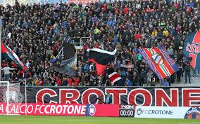Risultati, dirette e indiscrezioni di mercato: Calcio Prodotti Contraffatti Sequestrati A Crotone Controlli Davanti Lo Stadio Prima Della Gara Di Serie B Il Quotidiano Del Sud