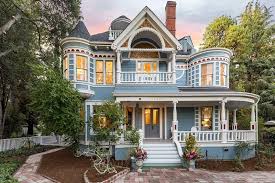 After their stunning renovations, these historic homes boast the best modern amenities while maintaining their original character. For The Love Of All The Old Houses 10 Of The Most Amazing Historic Homes For Sale This Week Circa Old Houses