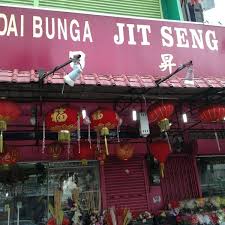 Elakkan tumbuhan anda dari kawasan yang mempunyai kadar kepanasan dan sejuk yang tinggi. Kedai Bunga Jit Seng Handycraft Trading