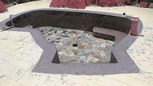 吡叻有那一个地方可以让你包下整个池 泡温泉去 这里有大如泳池的 有可容下二十人的 可容下几人的 有单人浴缸 还有只浸泡脚的供选择 说的就是太平附近那changkat jering的温泉 由一马来人家所拥有 这次是第二次来 改变的是第一次来时 泡脚 hot springs