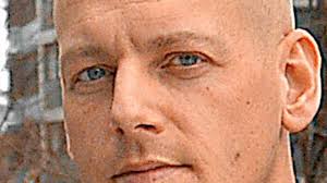 "Sexkopplingen är väldigt långsökt"