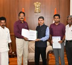 Shyam Krishnasamy on X: CM Stalin & Senthil Balajis “One Lakh Crore”  TASMAC Liquor Scam! Puthiya Tamilagam leader @DrKrishnasamy met Honourable  Governor Thiru R N Ravi and submitted a memorandum with relevant