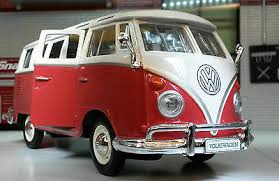 Just had to buy these for the boys birthdays.bet their dad tries to steal them #vw #playmobil #t1camper #bug pic.twitter.com/d4la3333wo. Vw Split Display T1 Camper Wohnwagen Transporter Maisto 1 24 25 Massstab Auto Ebay