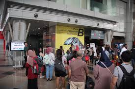 Kl sentral is the main station in kuala lumpur for all commuter, intercity, light rail, mrt and airport services. Kuala Lumpur To Gemas By Ktm Ets Gold Train