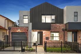 Sold 64a Munro Street Coburg Vic 3058 On 18 Aug 2018 2014531419 Domain In 2020 Brick Exterior House Industrial House Exterior Townhouse Exterior