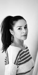 Caroline Decoster ist Shiatsu Therapeutin, Pilates Lehrerin, Tanzpädagogin