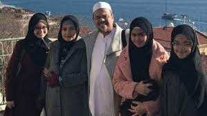 Anak keempat habib rizieq shihab akan menikah di markas besar fpi, jakarta pada 14 november 2020. Habib Rizieq Akan Nikahkan Najwa Shihab Saat Pulang Ke Indonesia 10 November Insya Allah Tribun Manado