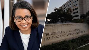 Renuncia directora de centro de universidad del norte de Texas