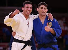 All judo techniques (wazas) are divided into the following groups: Ehqiaeelfypnmm