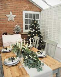 How To Overcome Interior Inferiority At Christmas Christmas Dining Table Decor Christmas Dining Table Christmas Dining Room