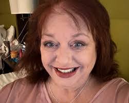 Amy Leonard's Instagram, Twitter & Facebook