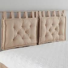 Letto particolarmente originale, caratterizzato da linee tondeggianti e nello stesso tempo lineari. Caratteristiche Del Cuscino Per Testata Letto Finiture Con Passanti Imbottitura In Polies Cuscini Da Letto Arredo Camera Da Letto Vintage Testata Del Letto