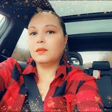 El Dr. Juan Oscar Rivera Rodríguez y la Dra. Mariela Lugo Marín son una  pareja de médicos jóvenes, quienes tras graduarse de la Universidad  Autónoma de Guadalajara, llegan a la ciudad de