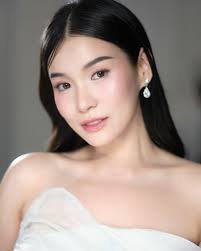 Diane Hu ✨ #makeupbyrocel makeup • @rocelmakeupart hair • @hairbyluireyes