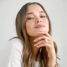 last night ✌🏻 Dress @prada via @therealreal Shoes @manoloblahnik Bag @dior  Earrings @etsy #ootn #outfitinspo #vlstyles