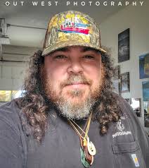 I love seeing this so does my dog lol