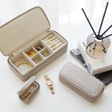 アクセサリーをスタイリッシュに持ち運べる携帯用ジュエリーケース stackers ジュエリーボックス travel s サイズ 約 w8 d4 3 h3 6cm stackers ジュエリーボック アクセサリーケース ジュエリー アクセサリー