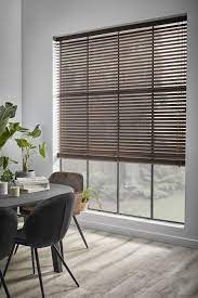 karwei horizontale houten jaloezie 50 mm leem 945 120 x 220 cm bxh kopen horizontale jaloezieen in standaard maten karwei raambedekking jaloezieen raamdecoratie