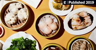 Rajang kasar jamur kuping dan rajang siapkan kulit dimsum yang sudah dibuat, masukkan isian adonan udang yang sudah didinginkan. Vegetable Kau Dim Sum The Serious Eats Guide To Dim Sum Serious Eats How To Eat Dim Sum Essiet Grate