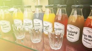 Kamu mungkin salah satunya yang sedang mencari peluang usaha dengan menjual minuman kekinian yang uni dan banyak disukai konsumen. 5 Peluang Bisnis Minuman Kemasan Beromzet Besar Zhinka Diary