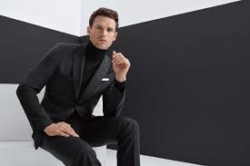 Deshalb findet man sie in der klassischen herrengarderobe nur bei teilen wie dem frack oder dem smoking. Wie Man N Einen Anzug Richtig Tragt Bridal Times