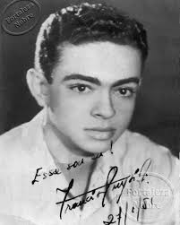 Hoje, relembramos com carinho e gratidão o talento inigualável de Chico  Anysio, que nos deixou há 13 anos, mas segue eterno em sua obra e no riso  que ainda provoca. Seu humor